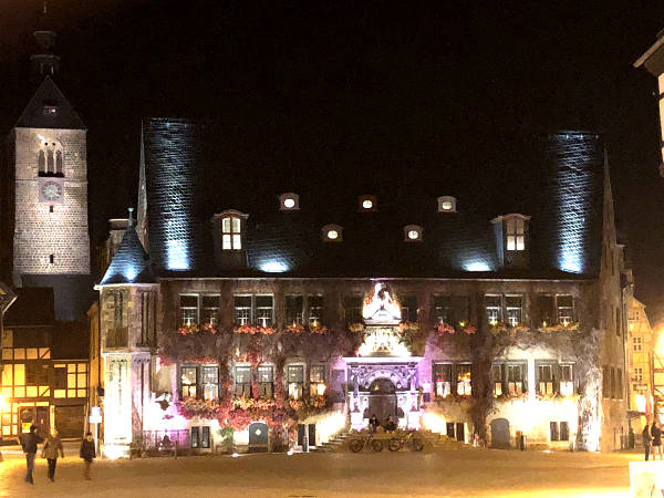 Quedlinburger Rathaus bei Nacht