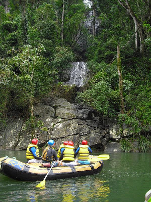 Tully River Rafting - Wasserfall